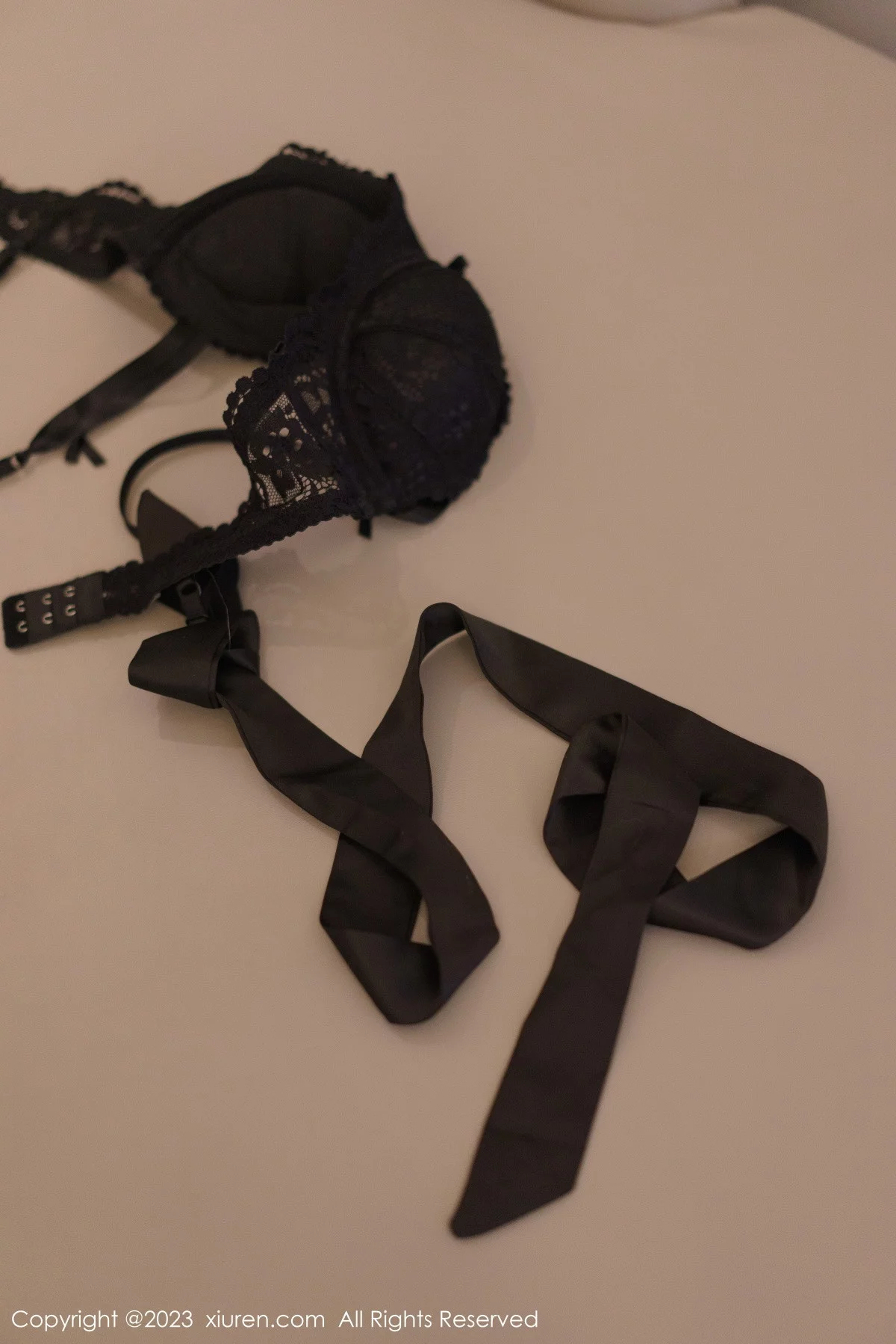 [[XiuRen秀人网]秀人网]No.6150_模特icy猪性感白T配黑短裙露黑色蕾丝内衣秀凹凸身材诱惑写真75P