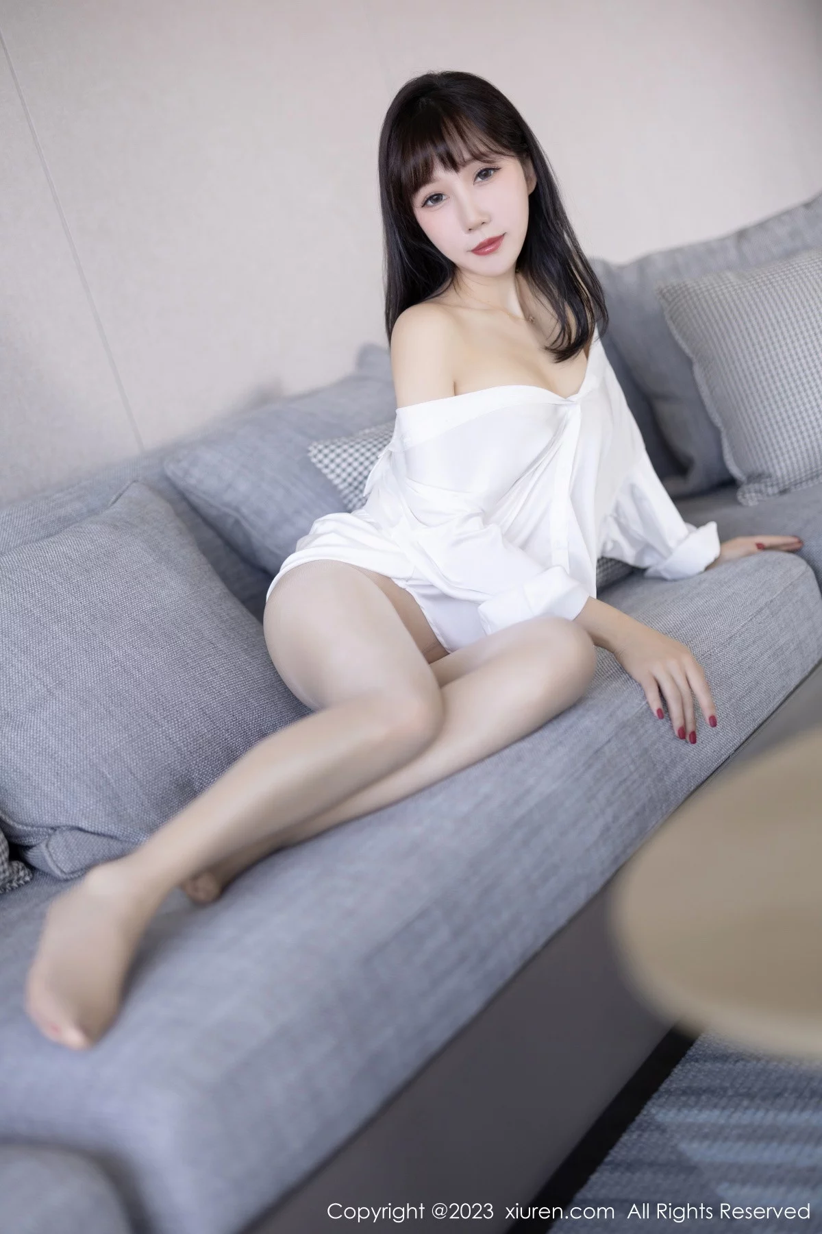 [[XiuRen秀人网]秀人网]No.6153_模特波巧酱海南岛旅拍性感白T配原色丝袜秀曼妙身姿诱惑写真82P