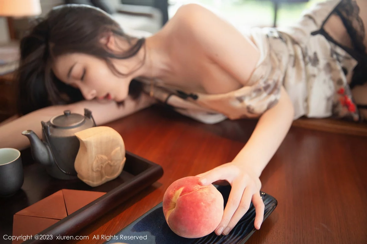 [[XiuRen秀人网]秀人网]No.6157_模特是小逗逗性感图案旗袍配超薄黑丝秀曼妙身姿迷人诱惑写真85P