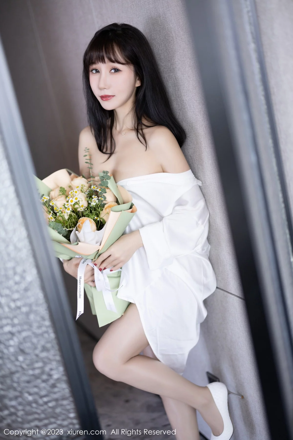 [[XiuRen秀人网]秀人网]No.6153_模特波巧酱海南岛旅拍性感白T配原色丝袜秀曼妙身姿诱惑写真82P