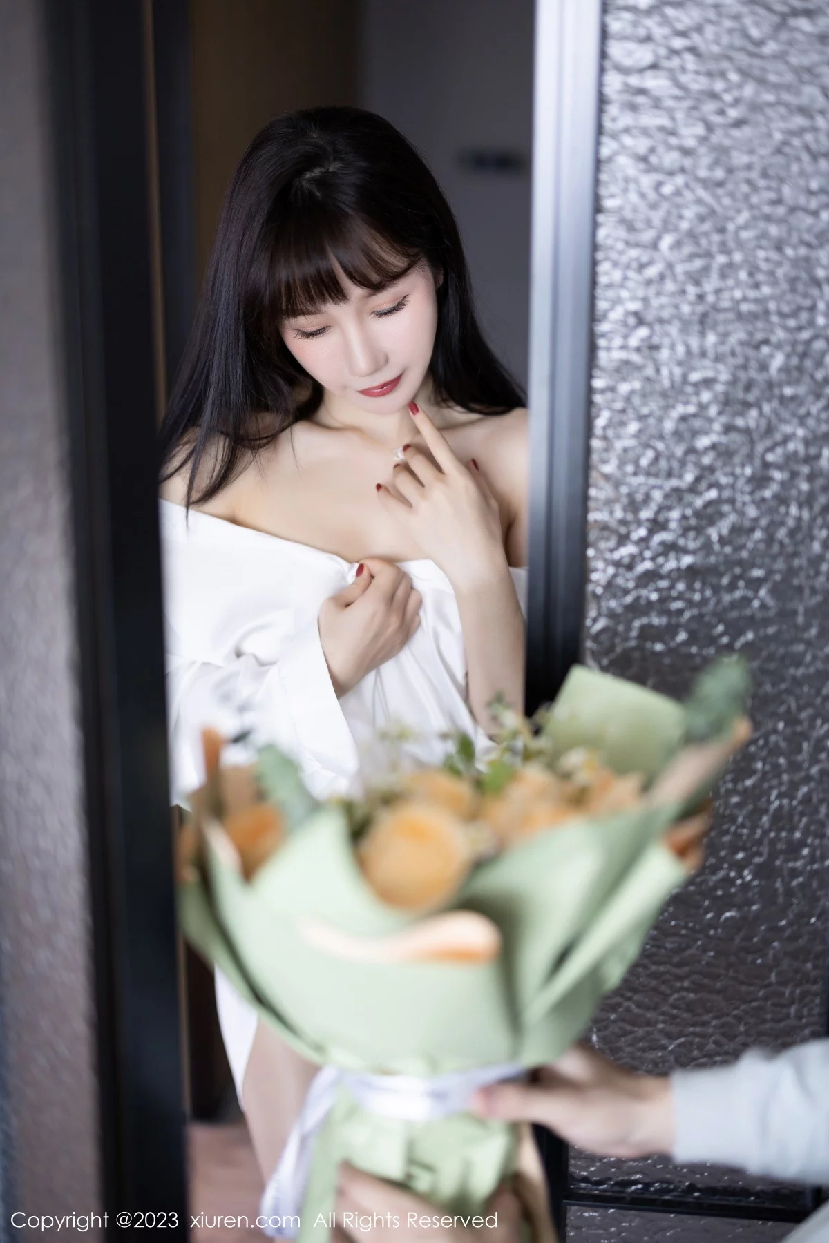 [[XiuRen秀人网]秀人网]No.6153_模特波巧酱海南岛旅拍性感白T配原色丝袜秀曼妙身姿诱惑写真82P