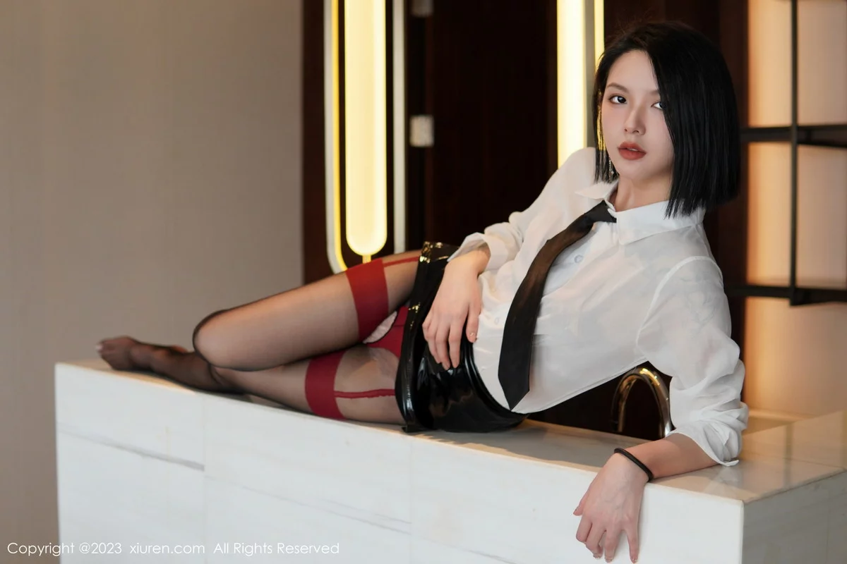 [[XiuRen秀人网]秀人网]No.6158_新人模特乔一一性感白T配黑皮短裙露蕾丝内衣黑丝吊袜诱惑写真80P