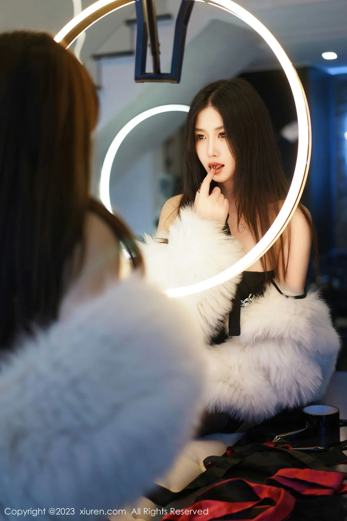 [[XiuRen秀人网]秀人网]No.6162_模特laura阿姣模特合集性感女神私房拍摄双峰对决撩人诱惑写真72P