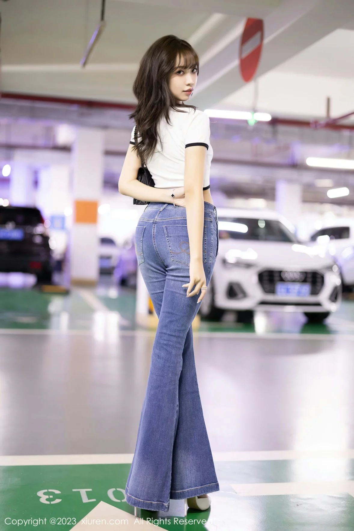 [[XiuRen秀人网]秀人网]No.6160_模特郑颖姗Bev白色上衣配牛仔长裤露蕾丝内衣超薄肉丝诱惑写真90P