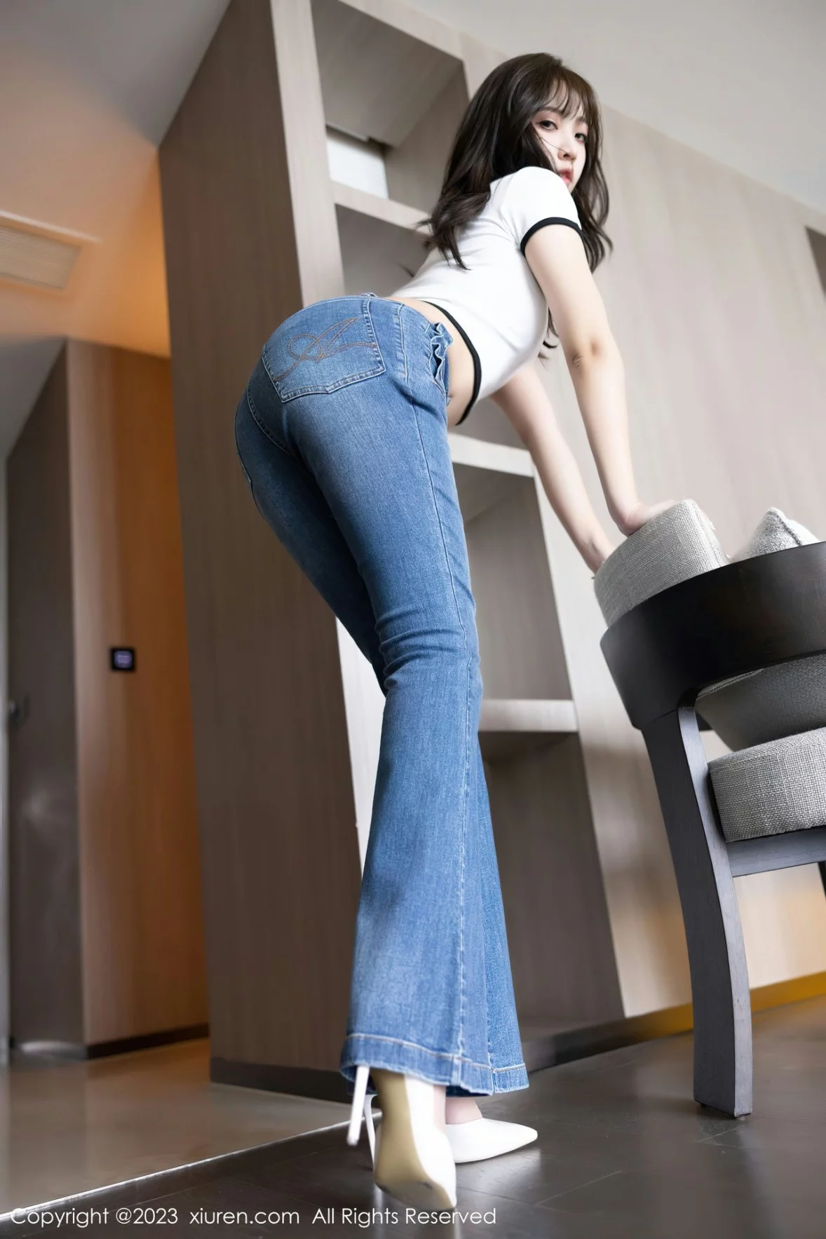 [[XiuRen秀人网]秀人网]No.6160_模特郑颖姗Bev白色上衣配牛仔长裤露蕾丝内衣超薄肉丝诱惑写真90P