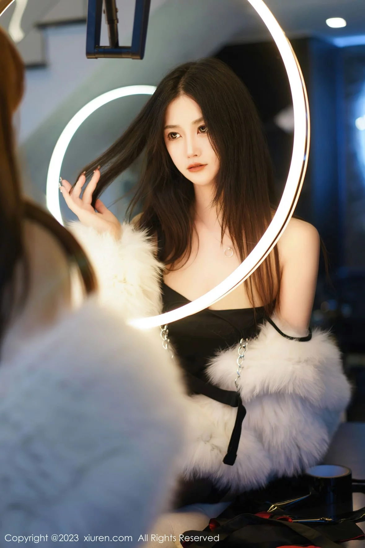 [[XiuRen秀人网]秀人网]No.6162_模特laura阿姣模特合集性感女神私房拍摄双峰对决撩人诱惑写真72P