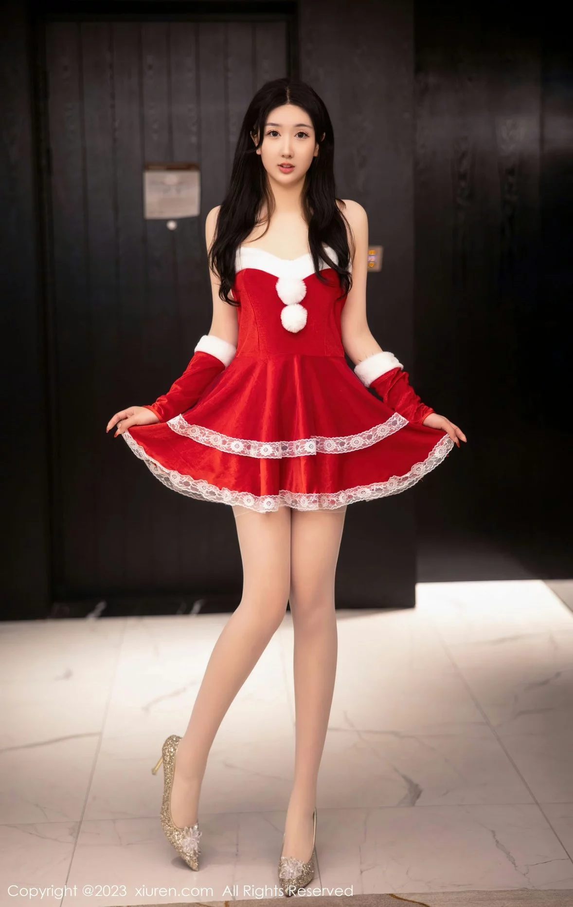 [[XiuRen秀人网]秀人网]No.6163_模特江真真性感红色贺新年服配白色蕾丝袜秀白嫩美腿迷人写真87P