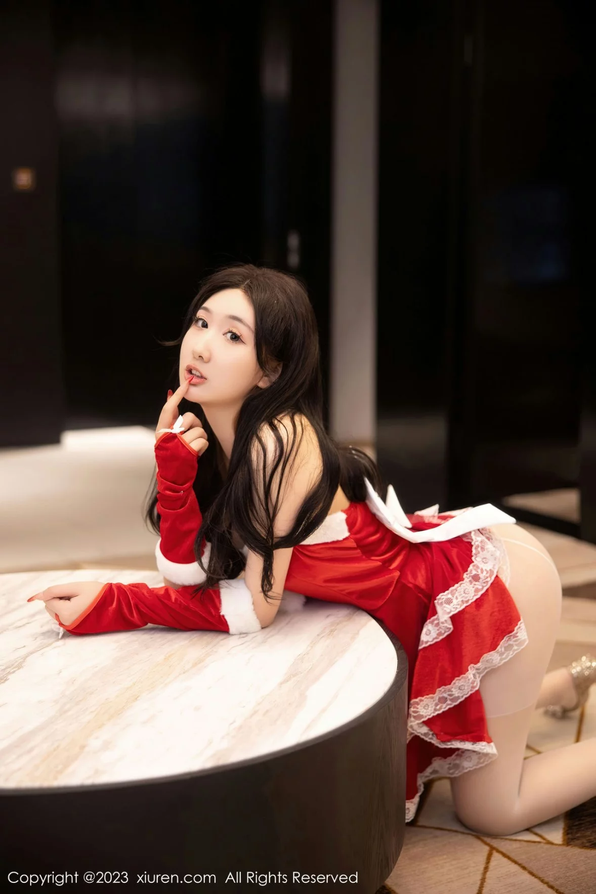 [[XiuRen秀人网]秀人网]No.6163_模特江真真性感红色贺新年服配白色蕾丝袜秀白嫩美腿迷人写真87P