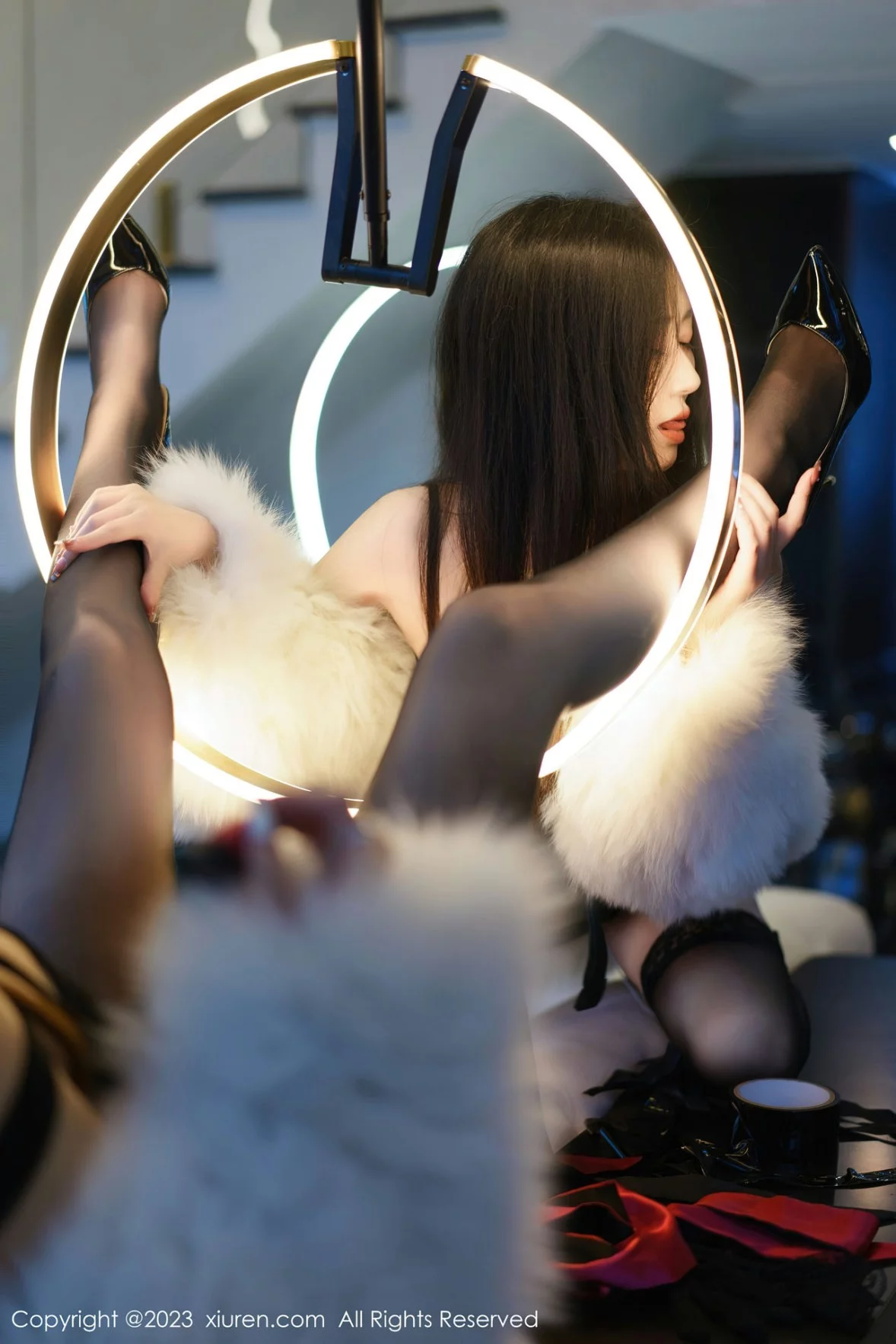 [[XiuRen秀人网]秀人网]No.6162_模特laura阿姣模特合集性感女神私房拍摄双峰对决撩人诱惑写真72P