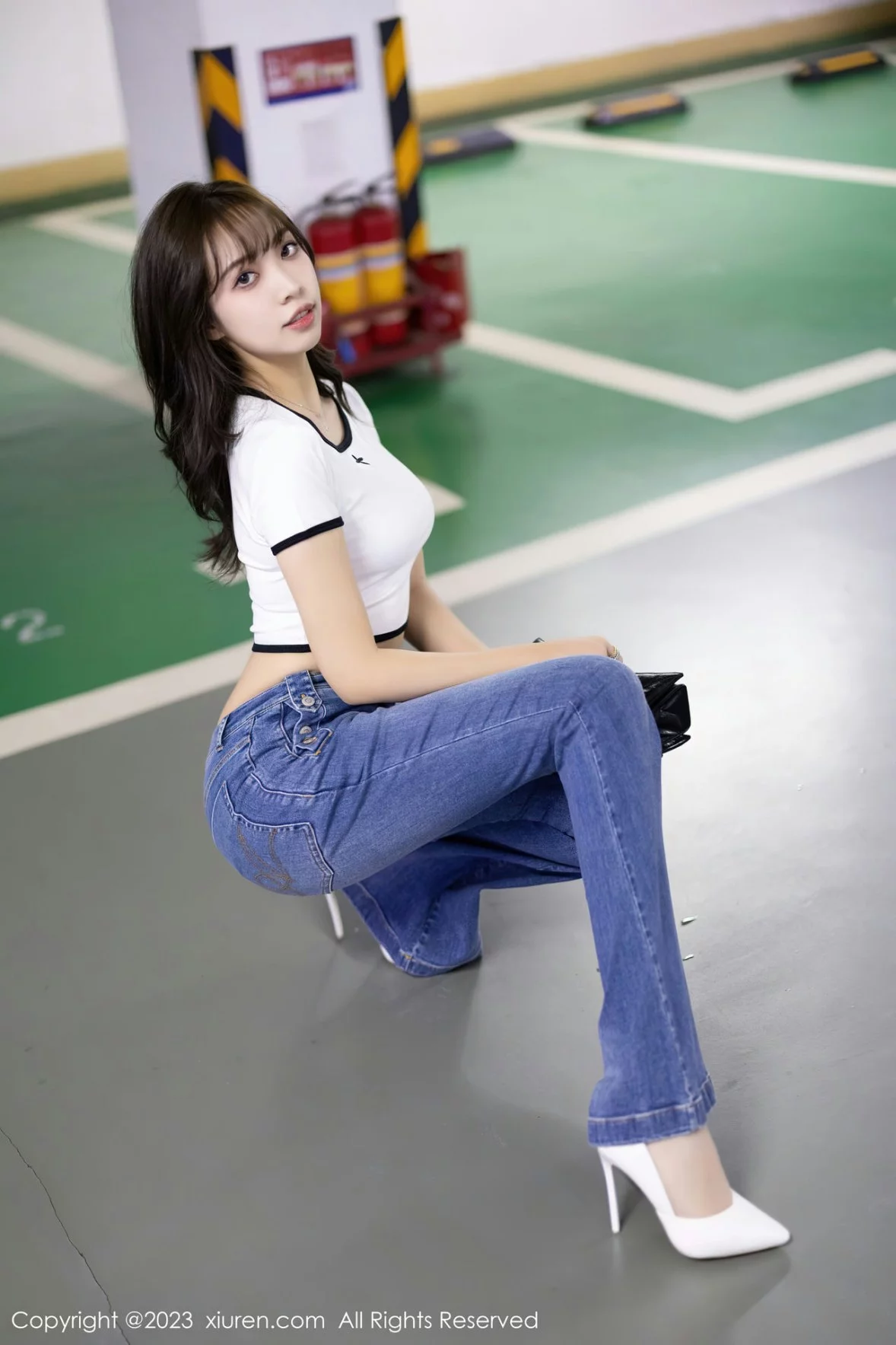 [[XiuRen秀人网]秀人网]No.6160_模特郑颖姗Bev白色上衣配牛仔长裤露蕾丝内衣超薄肉丝诱惑写真90P