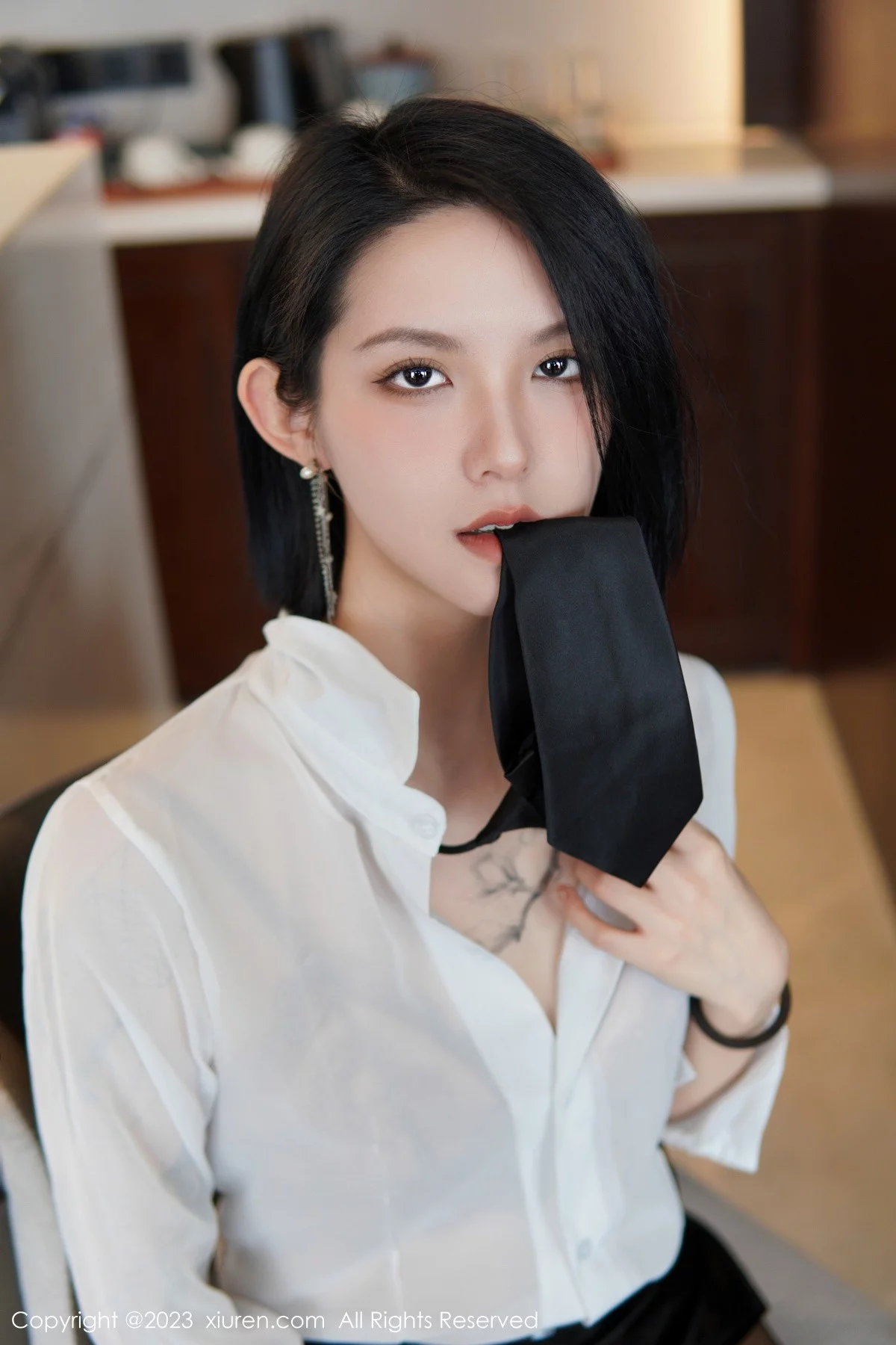 [[XiuRen秀人网]秀人网]No.6158_新人模特乔一一性感白T配黑皮短裙露蕾丝内衣黑丝吊袜诱惑写真80P