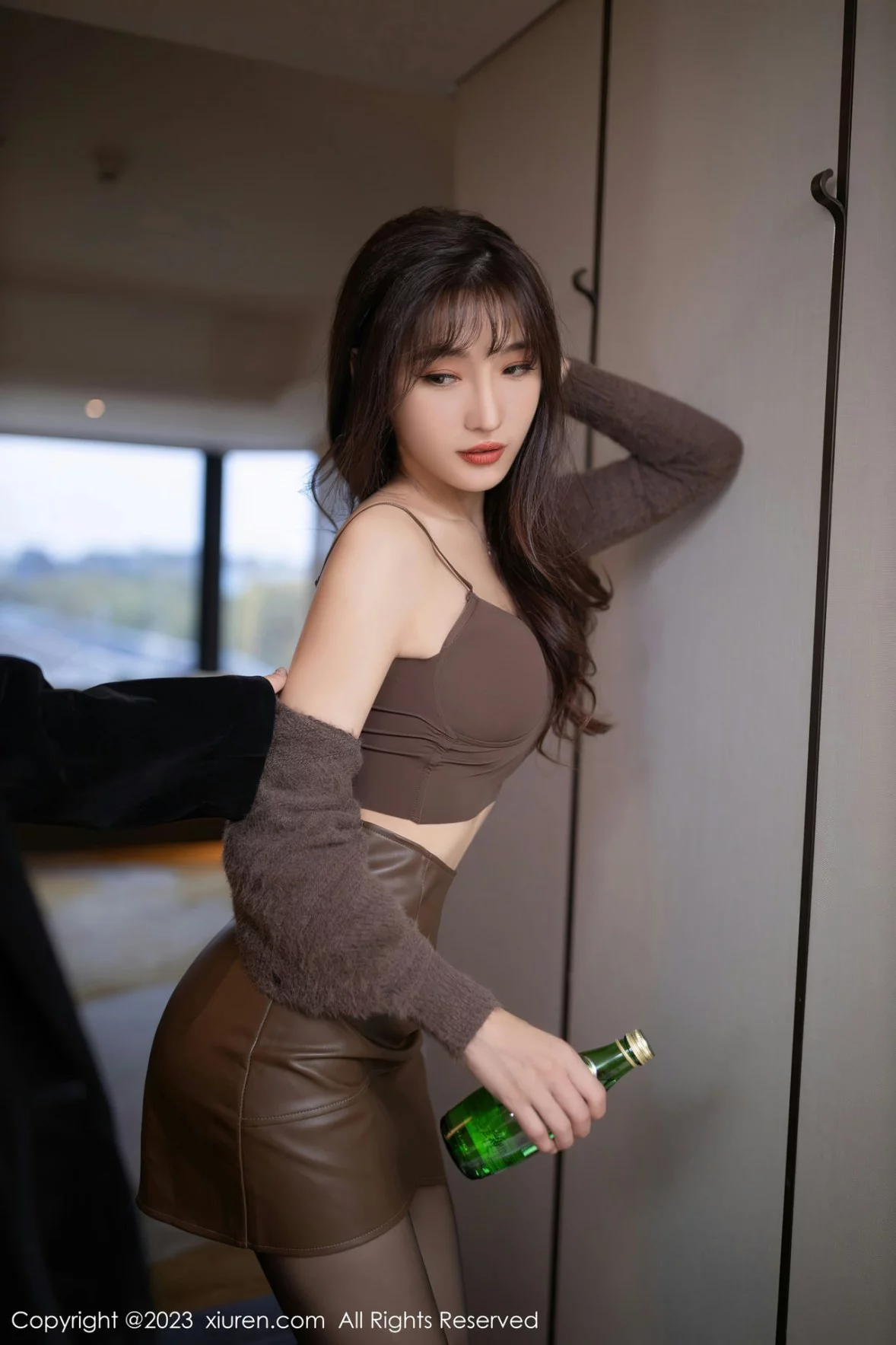 [[XiuRen秀人网]秀人网]No.6165_模特陆萱萱醉酒调教性感吊带配咖啡色短裙秀完美身材诱惑写真78P