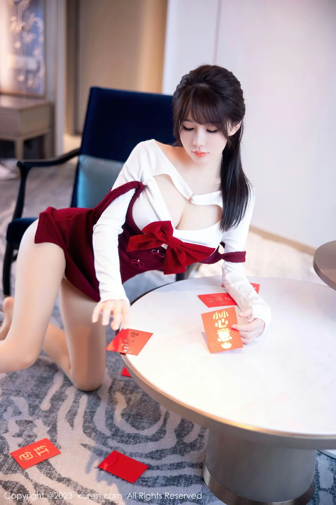 [[XiuRen秀人网]秀人网]No.6168_模特婠婠么新春主题私房床上脱低胸服饰秀绝美身材迷人诱惑写真84P