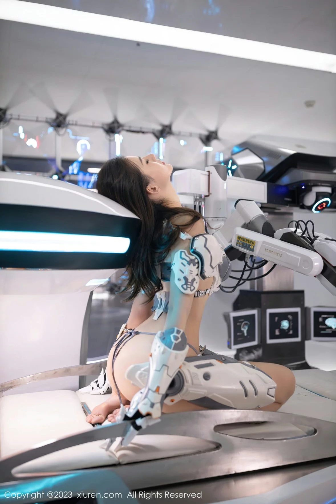 [[XiuRen秀人网]秀人网]No.6173_模特就是阿朱啊实验室场景机器人装饰秀绝美身姿迷人诱惑写真90P
