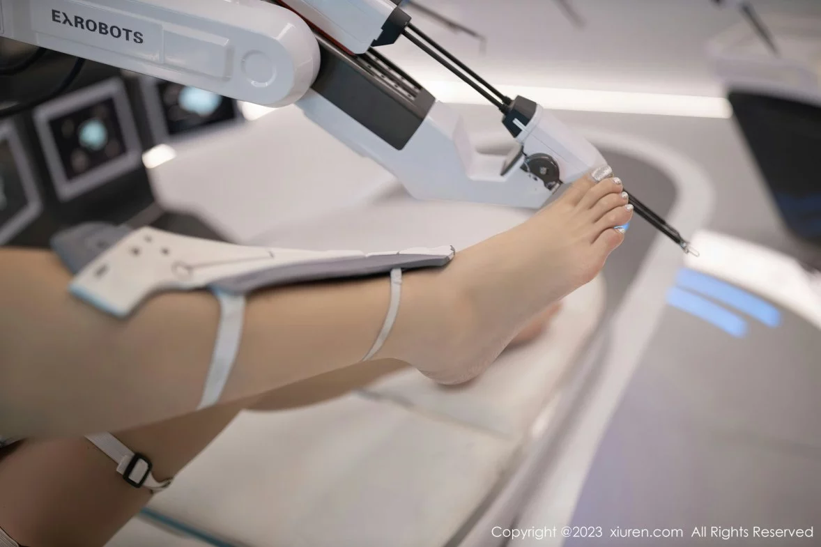 [[XiuRen秀人网]秀人网]No.6173_模特就是阿朱啊实验室场景机器人装饰秀绝美身姿迷人诱惑写真90P