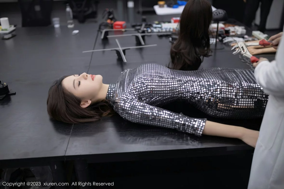 [[XiuRen秀人网]秀人网]No.6173_模特就是阿朱啊实验室场景机器人装饰秀绝美身姿迷人诱惑写真90P