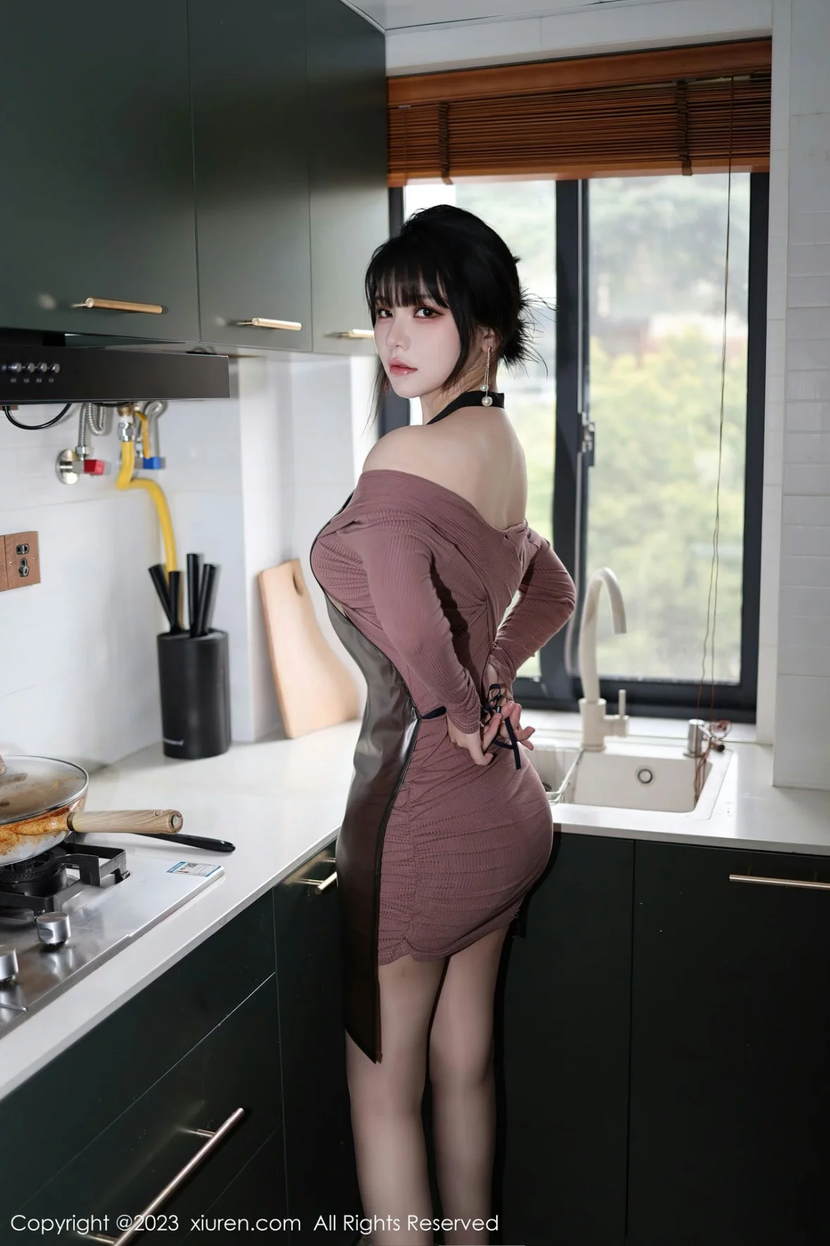 [[XiuRen秀人网]秀人网]No.6178_模特桃桃子_私房性感厨娘装扮超薄无内肉丝秀翘臀美腿诱惑写真82P