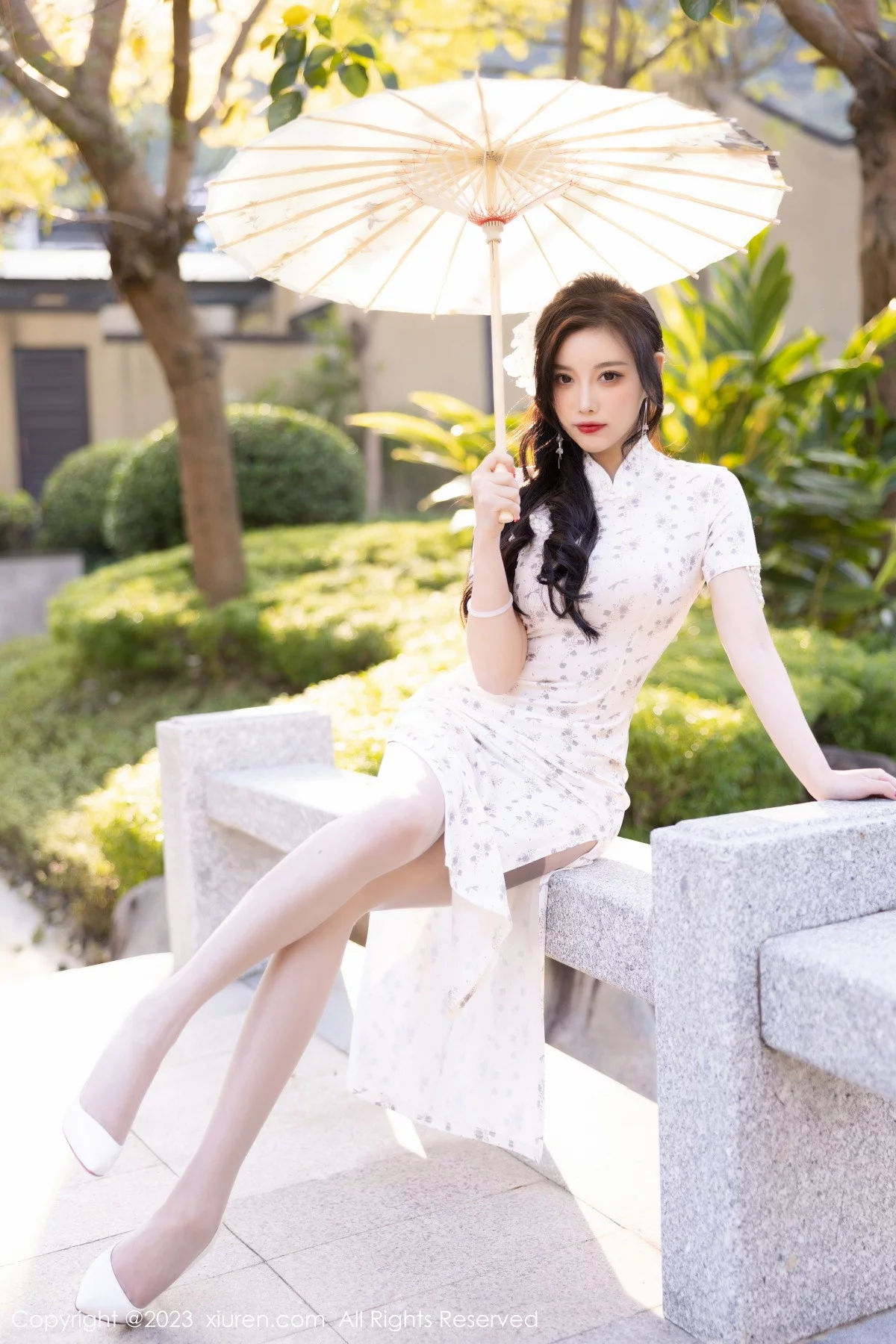 [[XiuRen秀人网]秀人网]No.6186_女神杨晨晨Yome白色带图案旗袍露性感灰色内衣完美诱惑写真86P