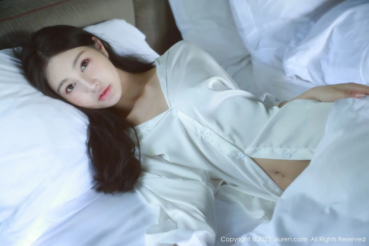 [[XiuRen秀人网]秀人网]No.6183_模特谢晚晚私房床上脱性感白T秀曼妙身姿美轮美奂迷人诱惑写真44P