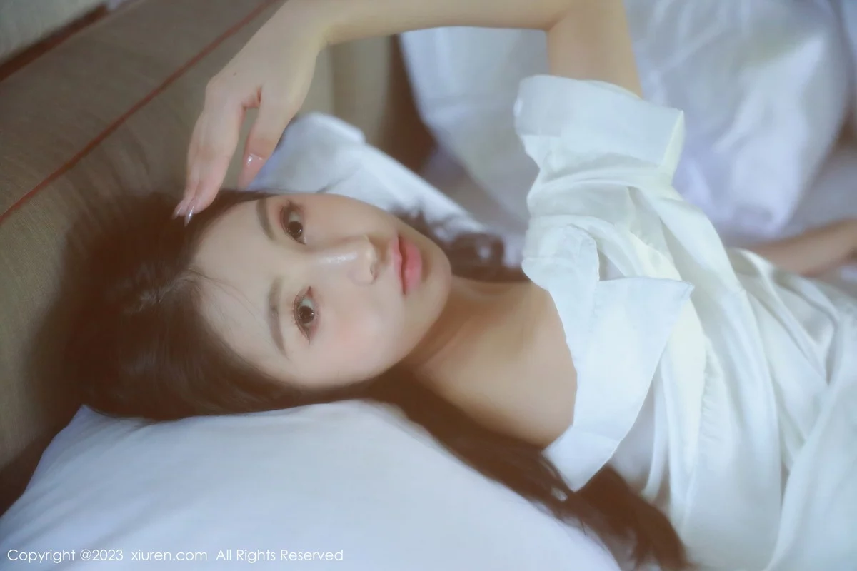 [[XiuRen秀人网]秀人网]No.6183_模特谢晚晚私房床上脱性感白T秀曼妙身姿美轮美奂迷人诱惑写真44P