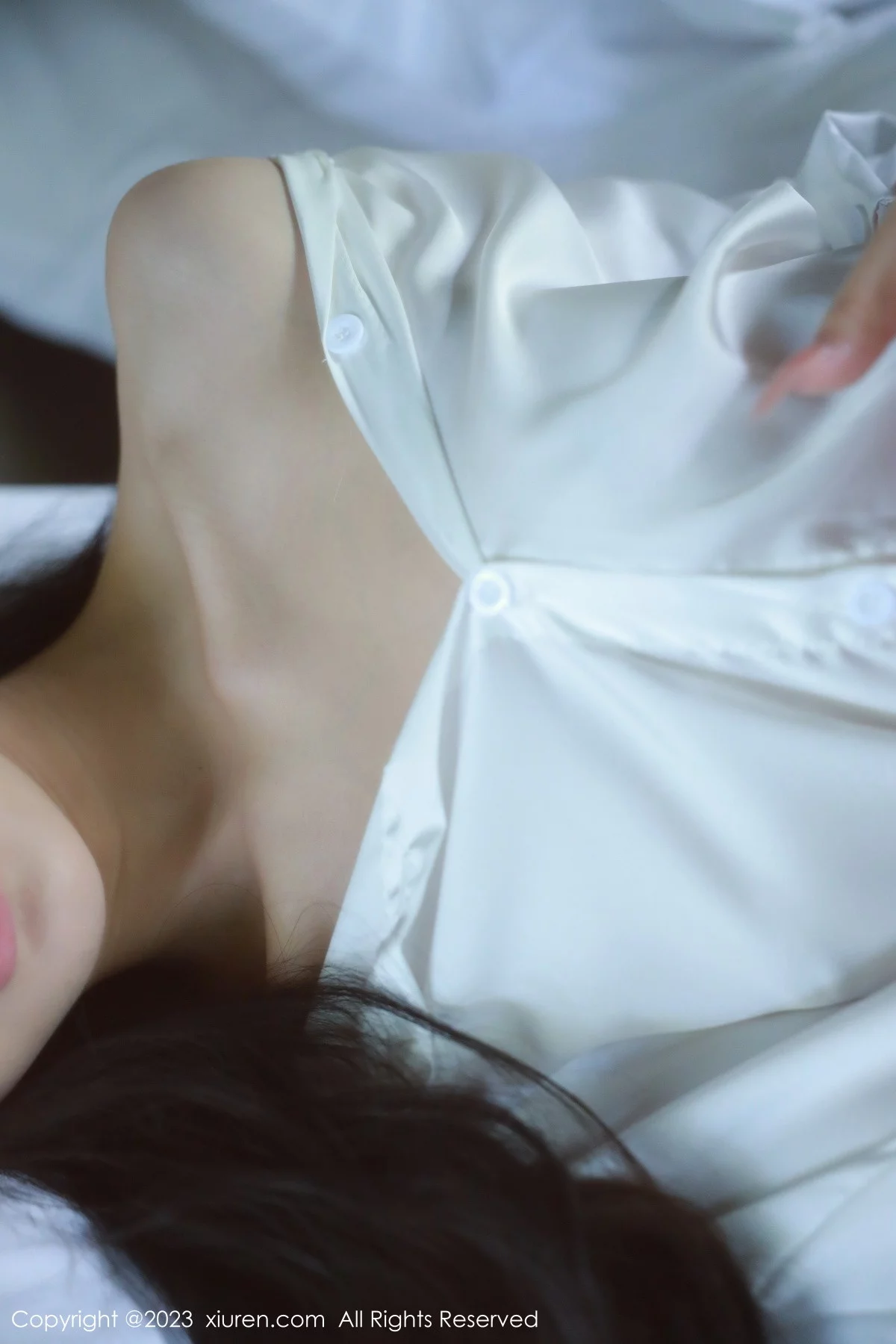 [[XiuRen秀人网]秀人网]No.6183_模特谢晚晚私房床上脱性感白T秀曼妙身姿美轮美奂迷人诱惑写真44P