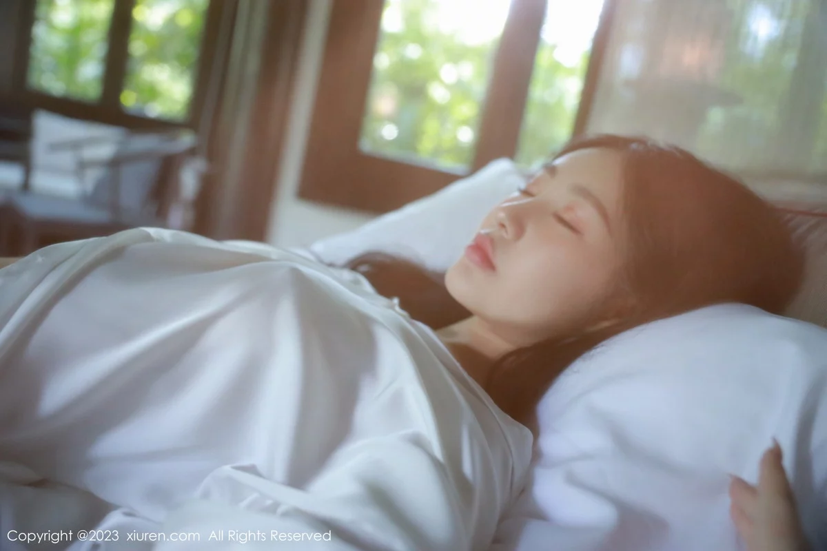 [[XiuRen秀人网]秀人网]No.6183_模特谢晚晚私房床上脱性感白T秀曼妙身姿美轮美奂迷人诱惑写真44P