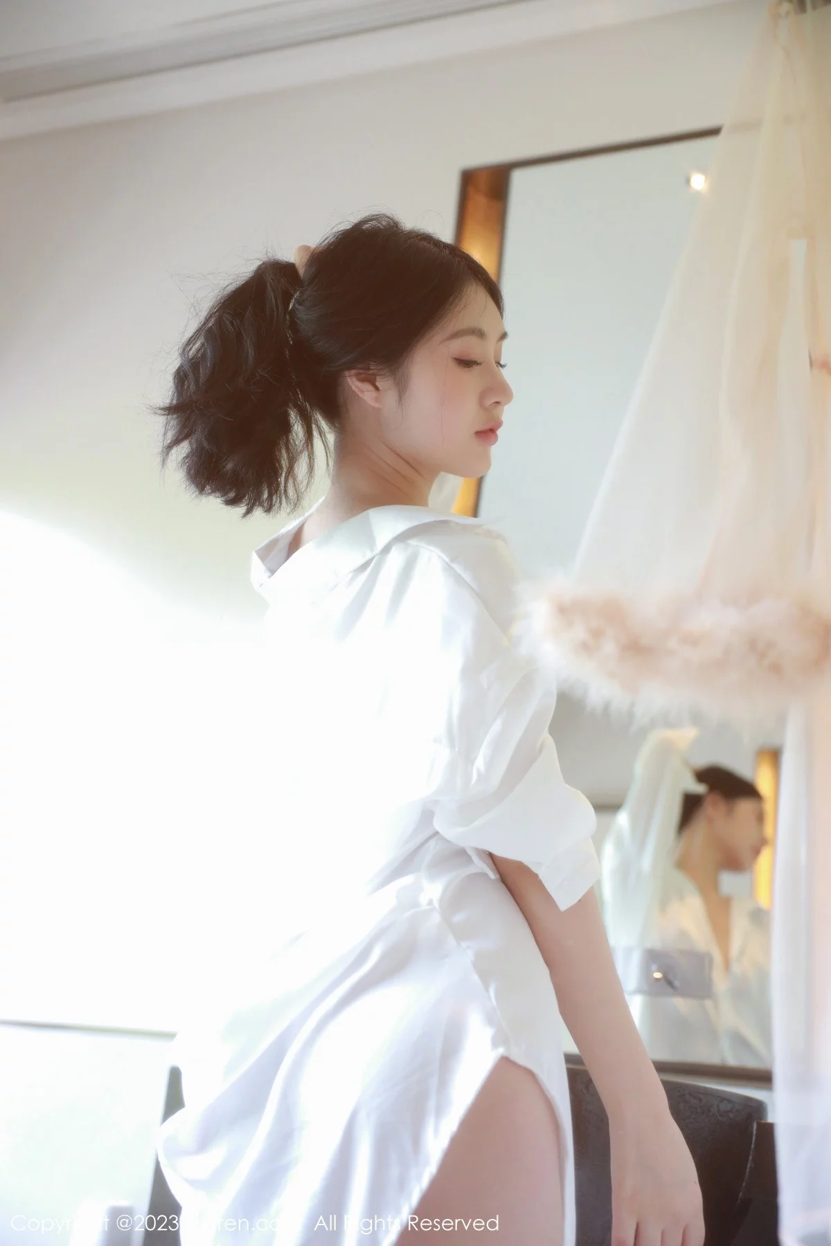 [[XiuRen秀人网]秀人网]No.6183_模特谢晚晚私房床上脱性感白T秀曼妙身姿美轮美奂迷人诱惑写真44P