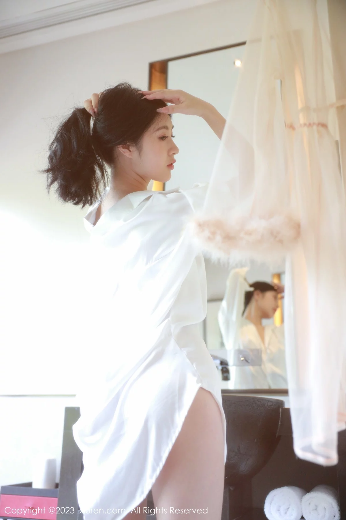 [[XiuRen秀人网]秀人网]No.6183_模特谢晚晚私房床上脱性感白T秀曼妙身姿美轮美奂迷人诱惑写真44P