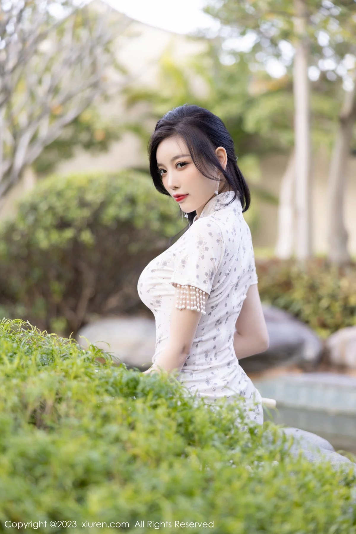 [[XiuRen秀人网]秀人网]No.6186_女神杨晨晨Yome白色带图案旗袍露性感灰色内衣完美诱惑写真86P