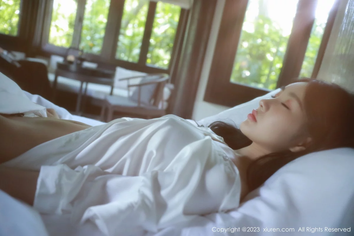 [[XiuRen秀人网]秀人网]No.6183_模特谢晚晚私房床上脱性感白T秀曼妙身姿美轮美奂迷人诱惑写真44P