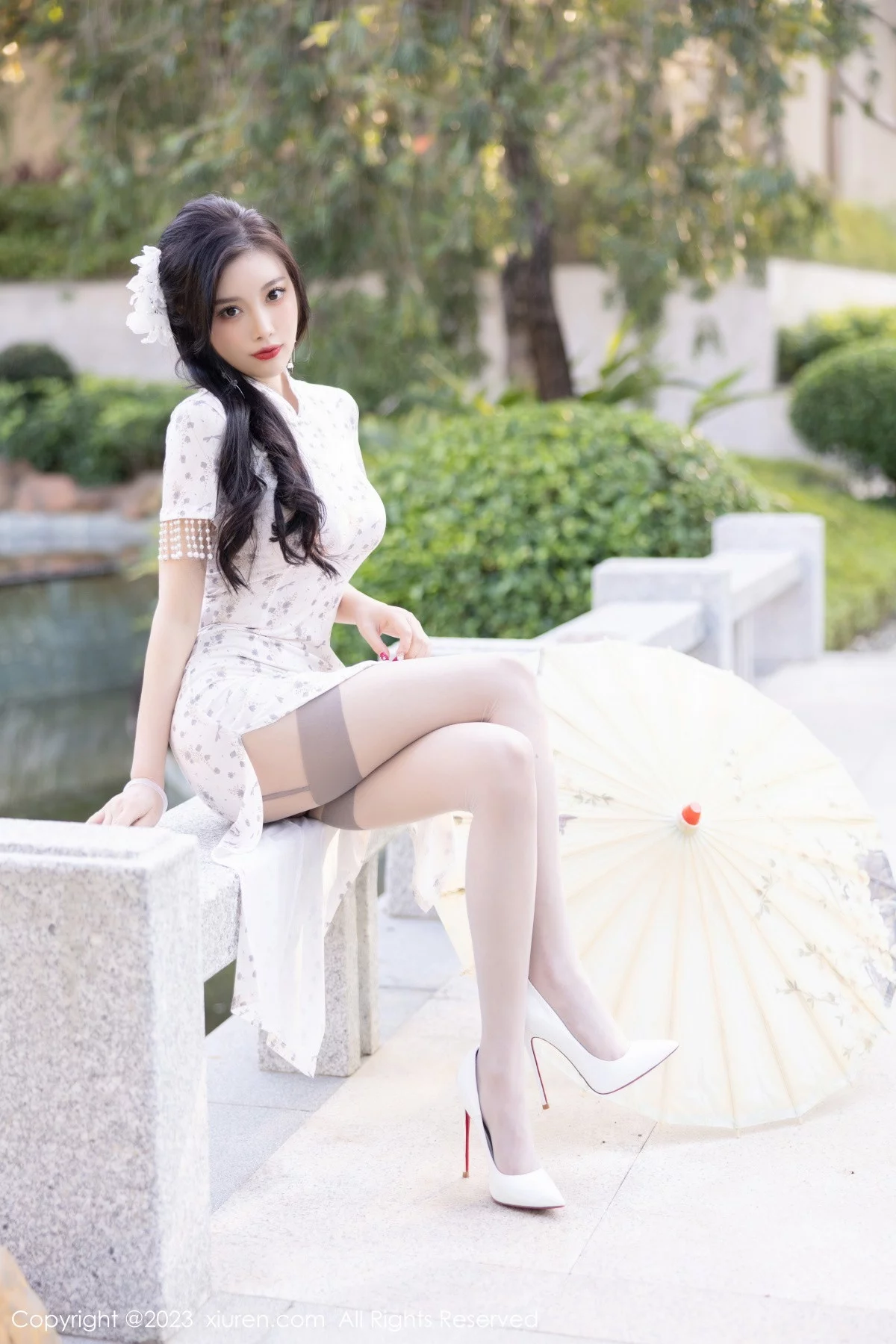 [[XiuRen秀人网]秀人网]No.6186_女神杨晨晨Yome白色带图案旗袍露性感灰色内衣完美诱惑写真86P