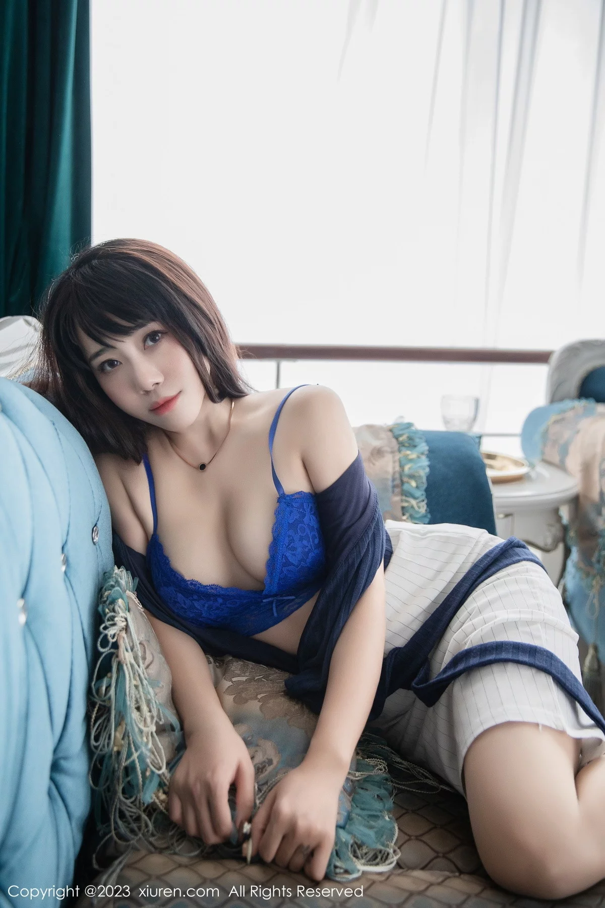 [[XiuRen秀人网]秀人网]No.6272_模特严利娅Yuliya蓝色上衣配白短裙露蓝色内衣超薄肉丝诱惑写真63P