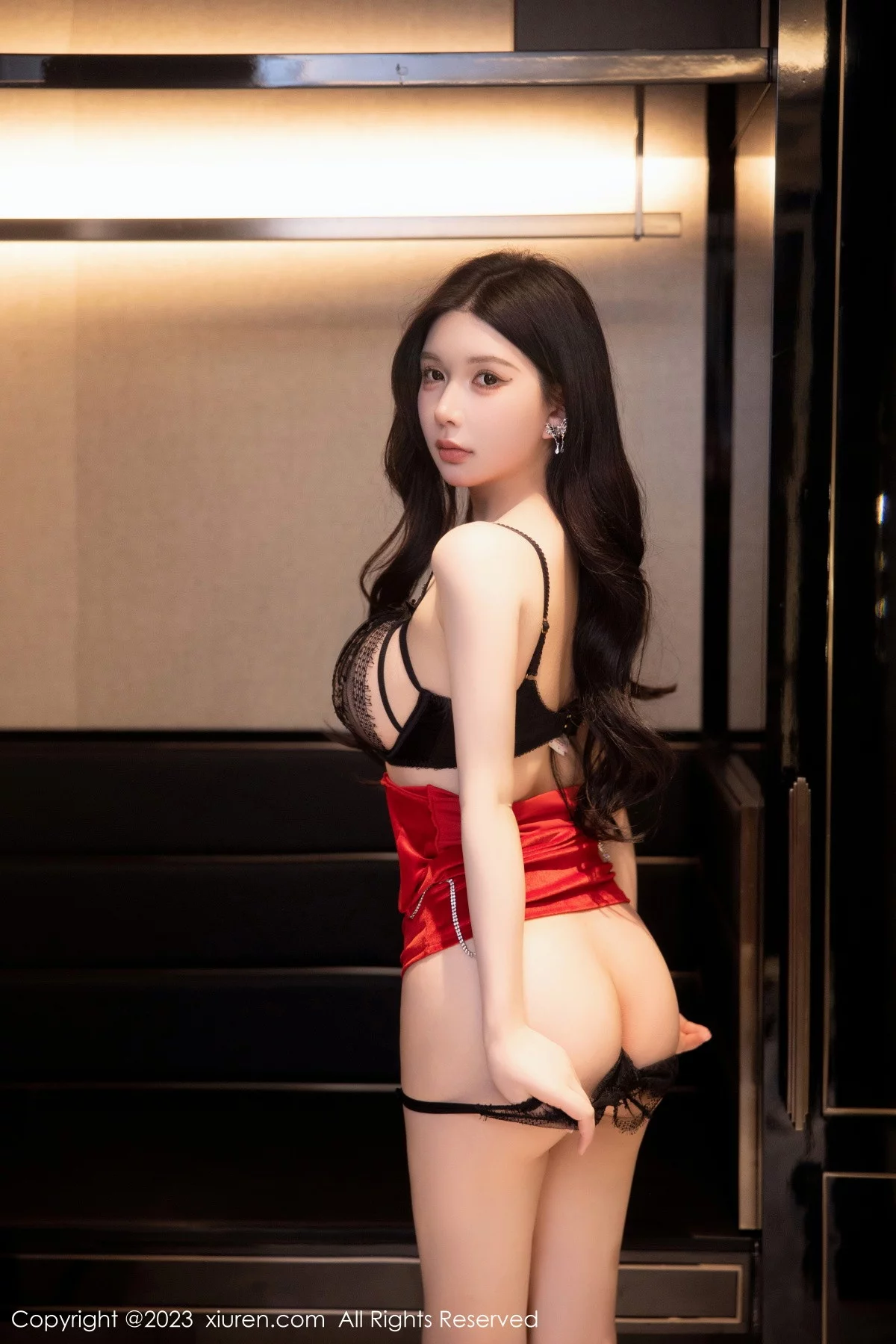 [[XiuRen秀人网]秀人网]No.6276_模特林珊珊脱红色吊带裙露性感黑色情趣蕾丝内衣惹火诱惑写真80P