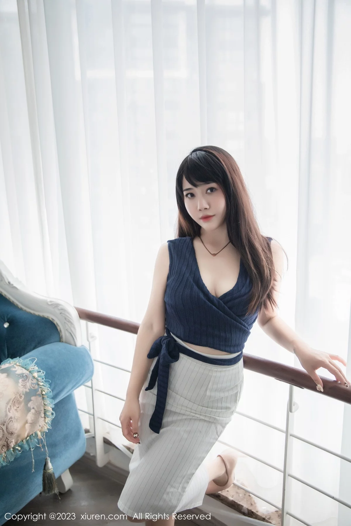 [[XiuRen秀人网]秀人网]No.6272_模特严利娅Yuliya蓝色上衣配白短裙露蓝色内衣超薄肉丝诱惑写真63P