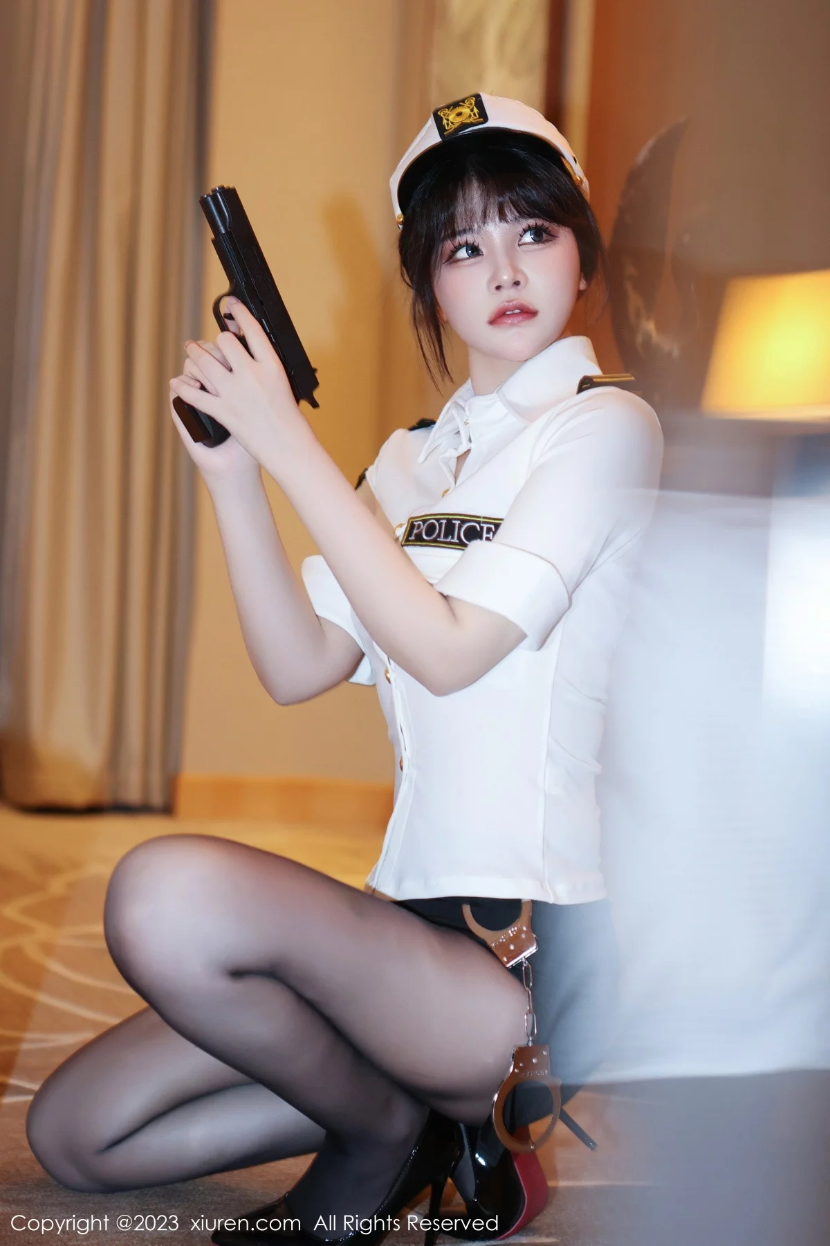 [[XiuRen秀人网]秀人网]No.6328_模特桃桃子情趣警察制服露淡黄色蕾丝内衣秀曼妙身姿诱惑写真92P