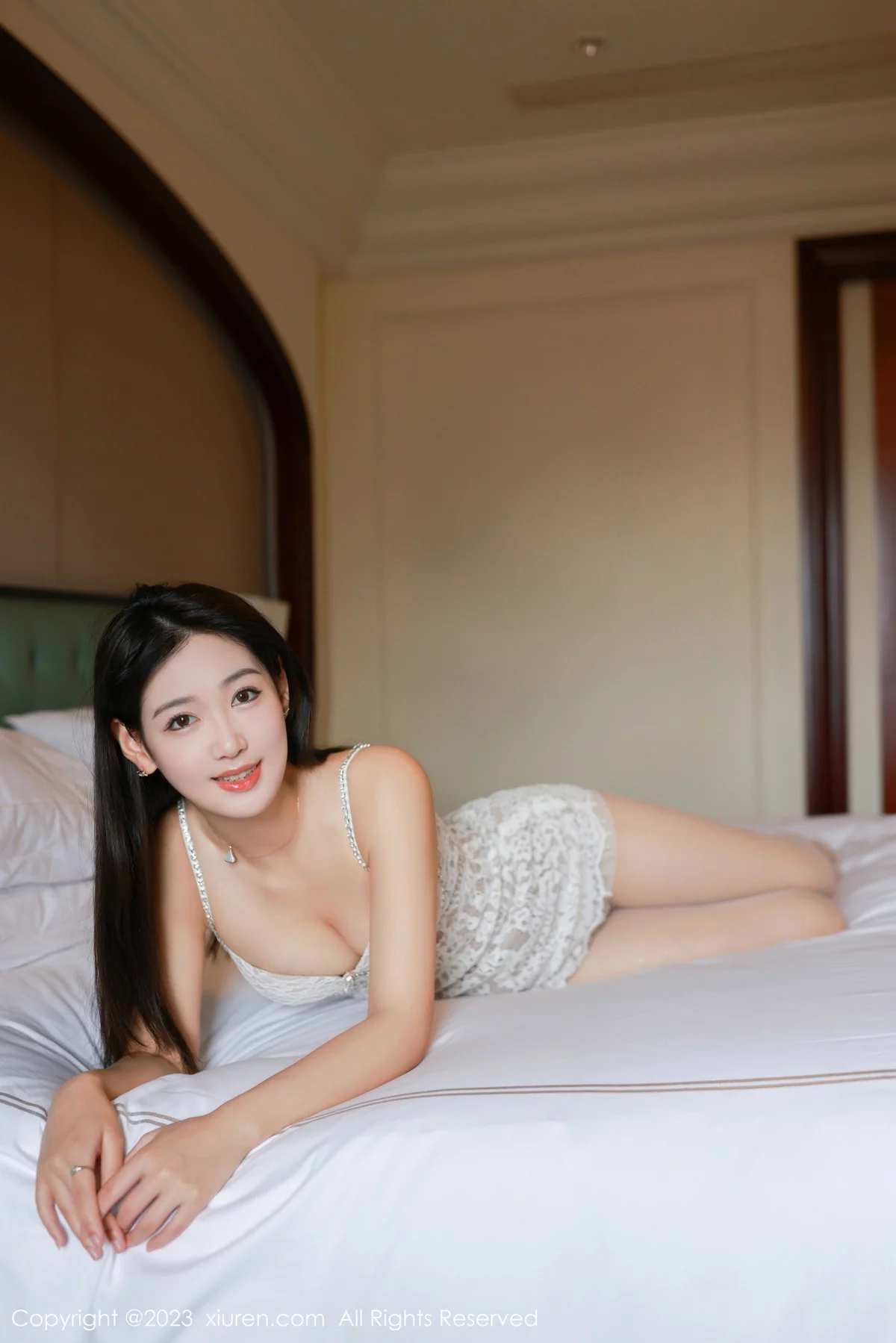 [[XiuRen秀人网]秀人网]No.6331_模特唐安琪性感白色蕾丝吊带裙配开档白丝秀曼妙身姿诱惑写真79P