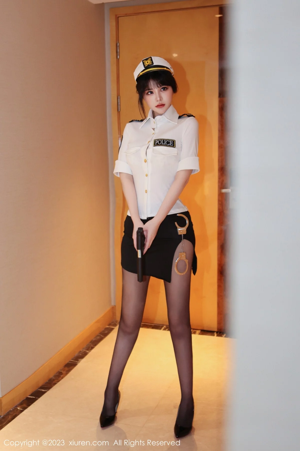 [[XiuRen秀人网]秀人网]No.6328_模特桃桃子情趣警察制服露淡黄色蕾丝内衣秀曼妙身姿诱惑写真92P
