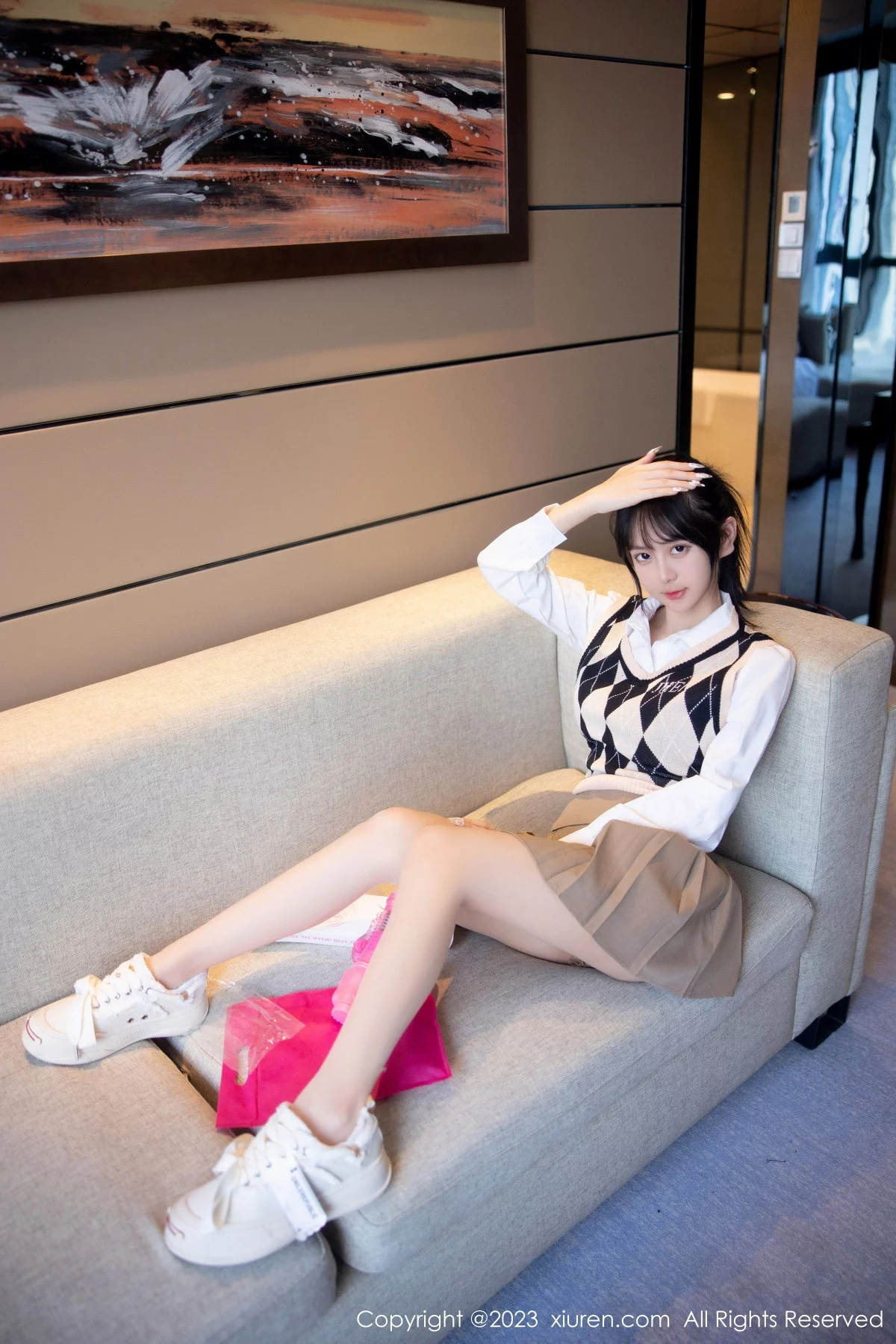 [[XiuRen秀人网]秀人网]No.6329_模特谢小蒽私房半脱露粉色蕾丝内衣配超薄无内肉丝惹火诱惑写真94P