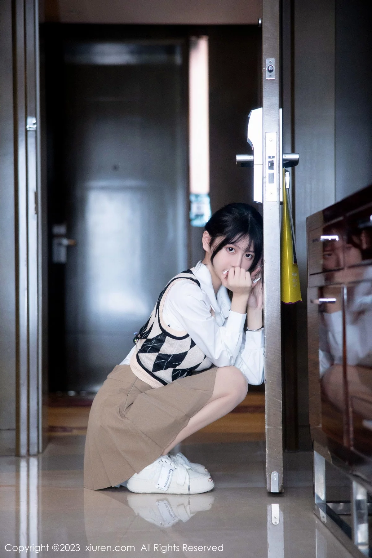 [[XiuRen秀人网]秀人网]No.6329_模特谢小蒽私房半脱露粉色蕾丝内衣配超薄无内肉丝惹火诱惑写真94P