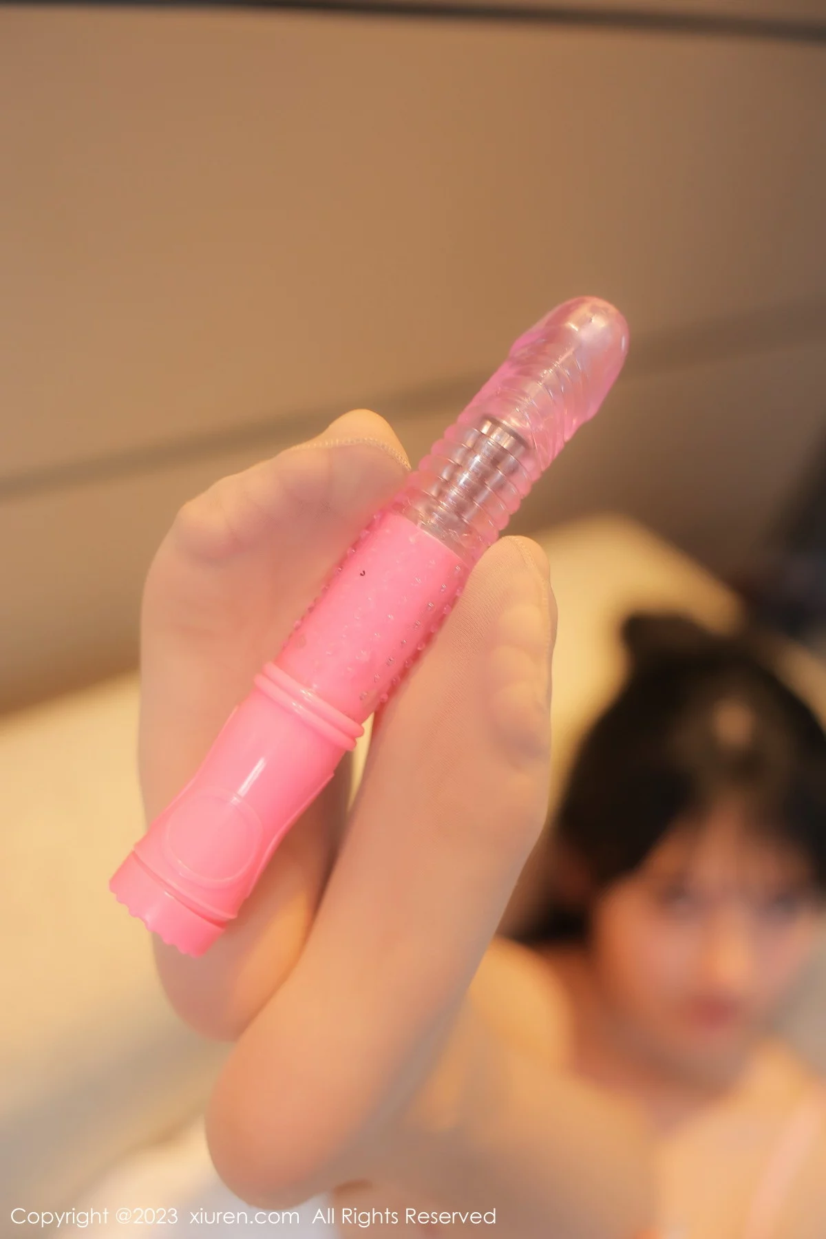 [[XiuRen秀人网]秀人网]No.6329_模特谢小蒽私房半脱露粉色蕾丝内衣配超薄无内肉丝惹火诱惑写真94P