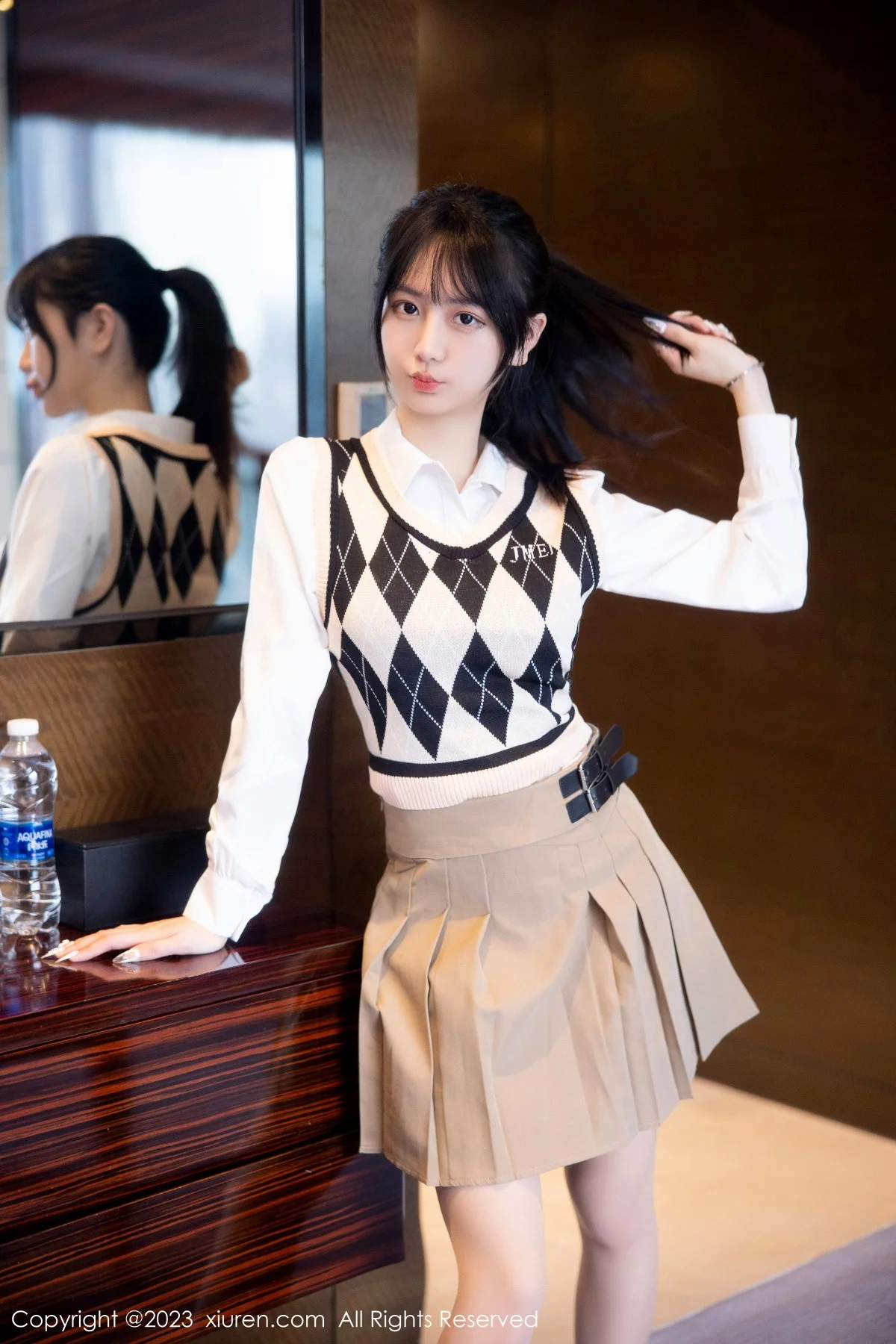 [[XiuRen秀人网]秀人网]No.6329_模特谢小蒽私房半脱露粉色蕾丝内衣配超薄无内肉丝惹火诱惑写真94P