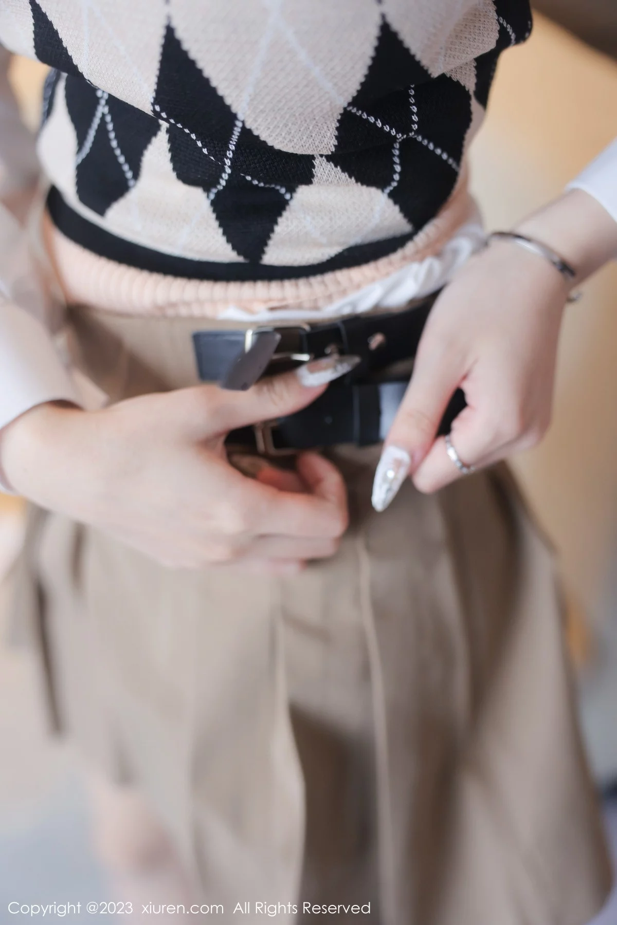 [[XiuRen秀人网]秀人网]No.6329_模特谢小蒽私房半脱露粉色蕾丝内衣配超薄无内肉丝惹火诱惑写真94P