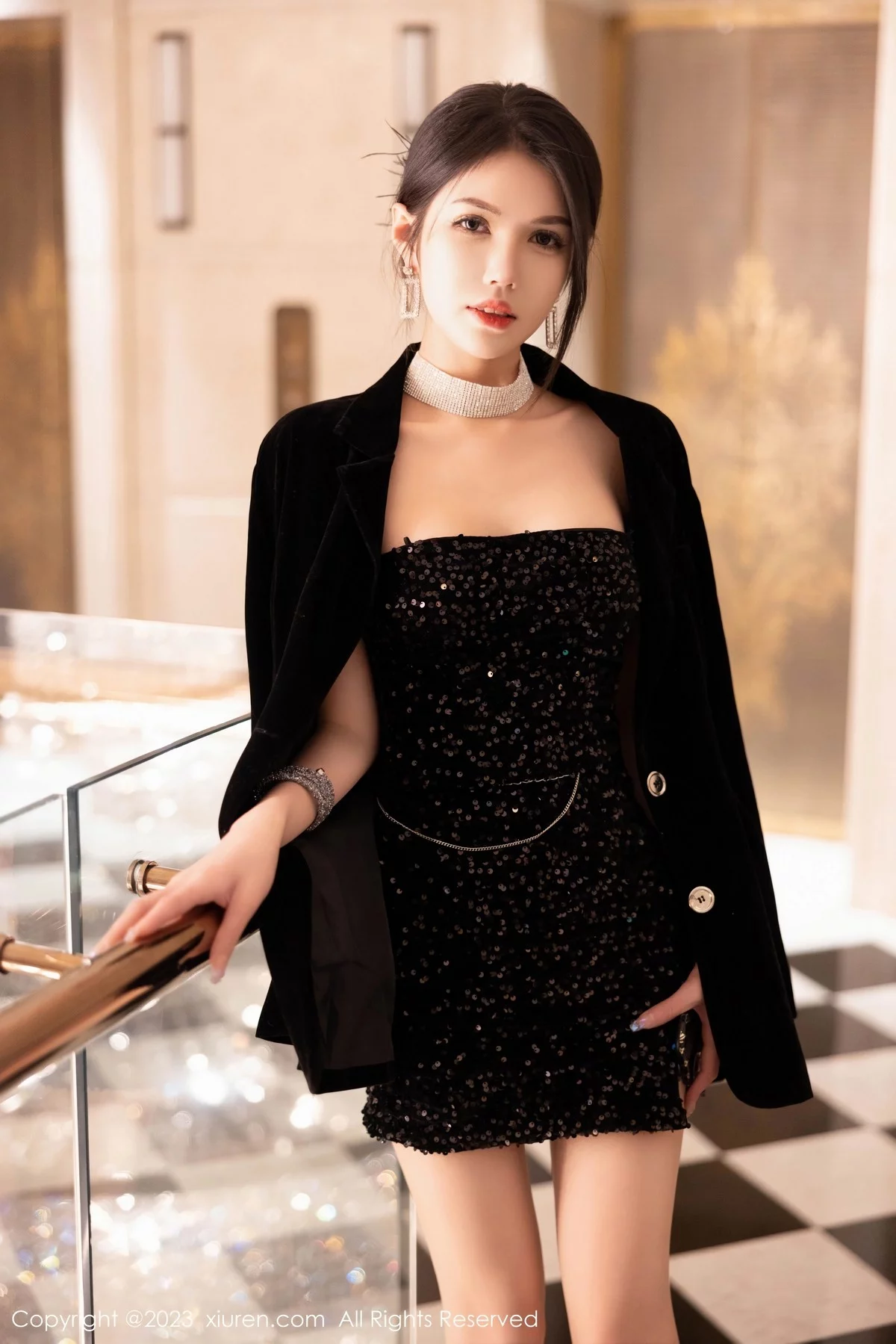 [[XiuRen秀人网]秀人网]No.6335_模特媛媛酱belle脱西服上衣露黑色连衣短裙开档肉丝撩人诱惑写真99P