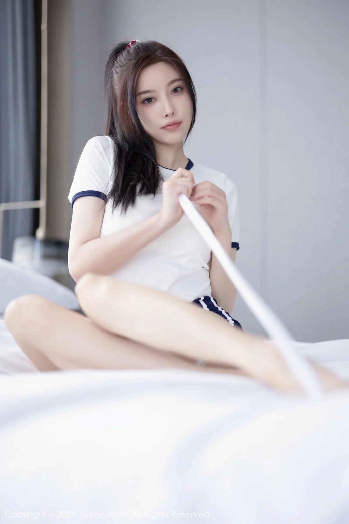 [[XiuRen秀人网]秀人网]No.6337_女神杨晨晨Yome白色收身衣配蓝色短裤秀丰腴身材完美诱惑写真86P