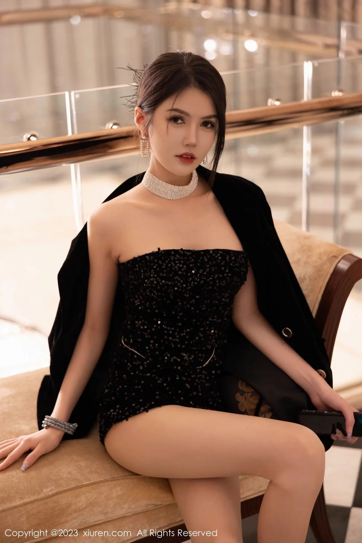 [[XiuRen秀人网]秀人网]No.6335_模特媛媛酱belle脱西服上衣露黑色连衣短裙开档肉丝撩人诱惑写真99P