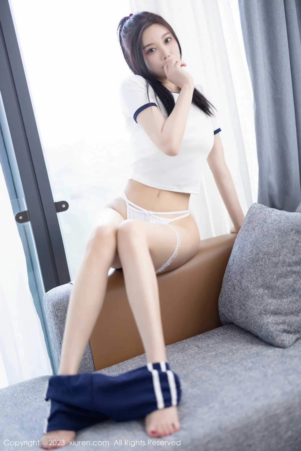 [[XiuRen秀人网]秀人网]No.6337_女神杨晨晨Yome白色收身衣配蓝色短裤秀丰腴身材完美诱惑写真86P