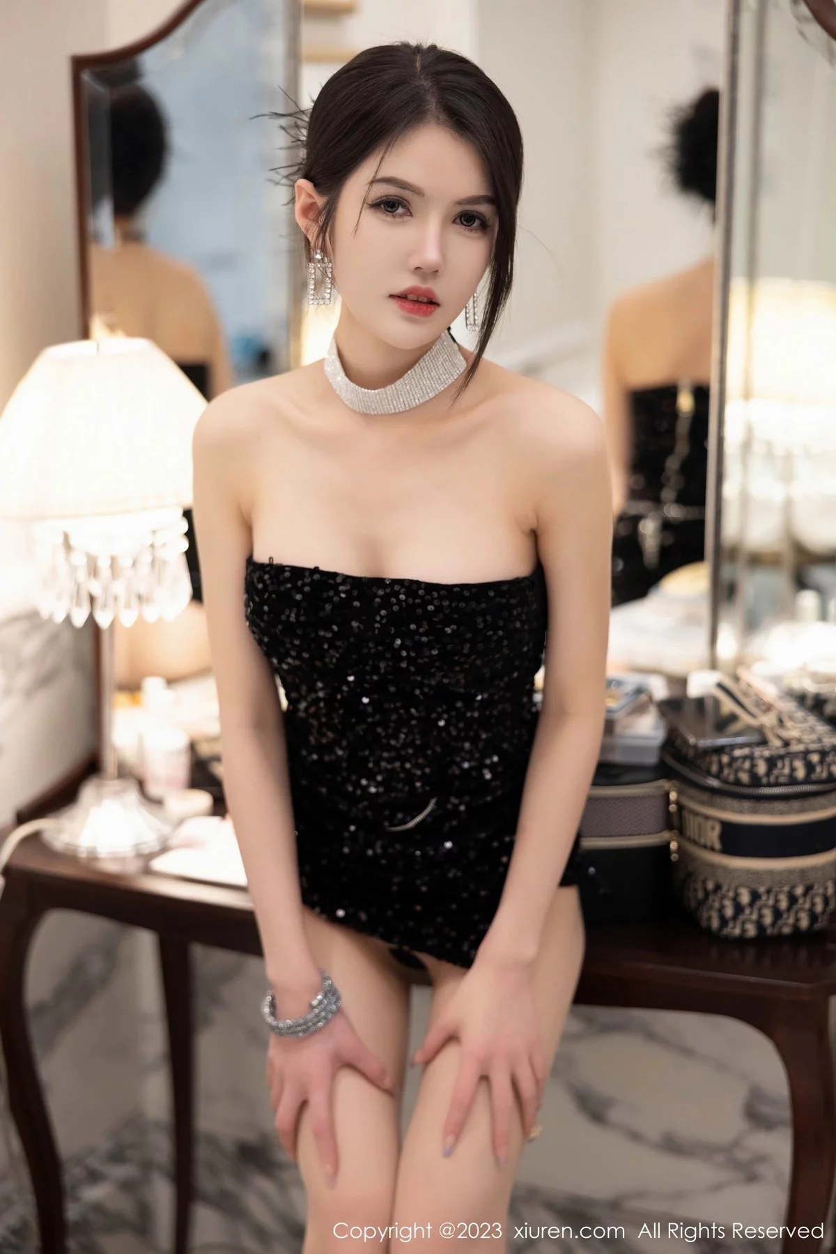 [[XiuRen秀人网]秀人网]No.6335_模特媛媛酱belle脱西服上衣露黑色连衣短裙开档肉丝撩人诱惑写真99P