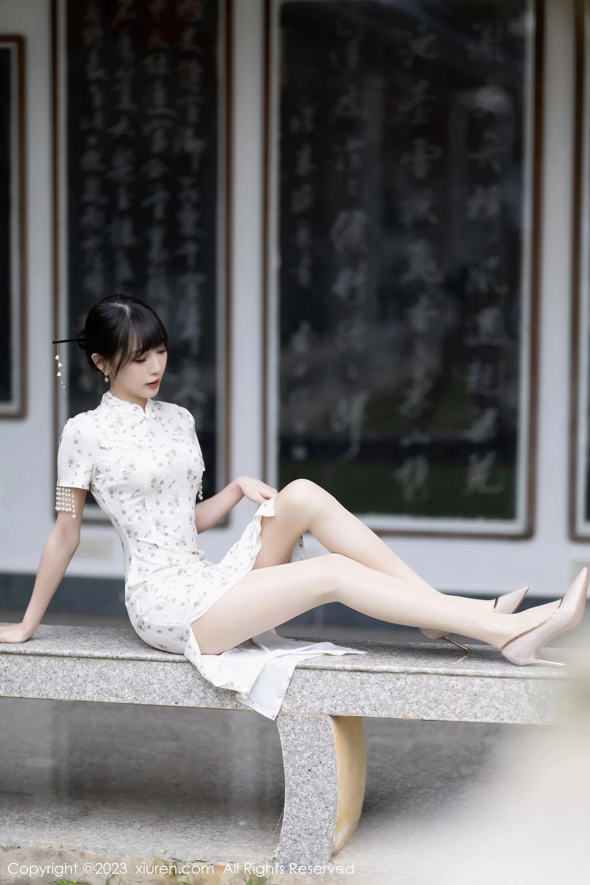 [[XiuRen秀人网]秀人网]No.6346_模特林星阑海南旅拍性感浅色短款旗袍露浅粉色蕾丝内衣迷人写真85P