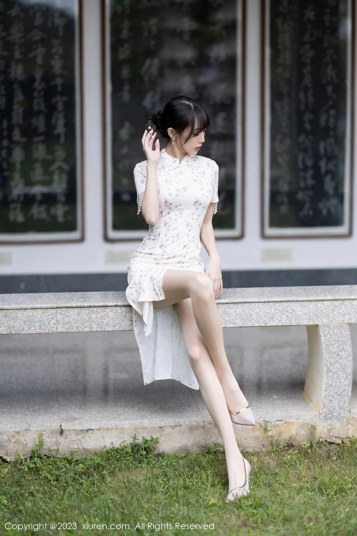 [[XiuRen秀人网]秀人网]No.6346_模特林星阑海南旅拍性感浅色短款旗袍露浅粉色蕾丝内衣迷人写真85P