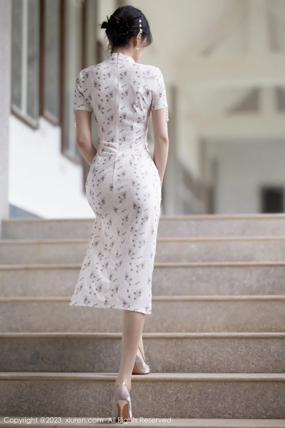 [[XiuRen秀人网]秀人网]No.6346_模特林星阑海南旅拍性感浅色短款旗袍露浅粉色蕾丝内衣迷人写真85P